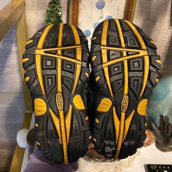 Waterproof Keen Boots Toddler - Picture 2 of 5